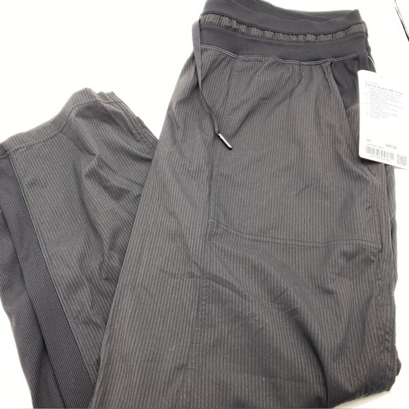 Lululemon Dance Studio MR Crop Black Women's Non Tights Size 14